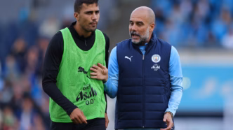 Pep Guardiola e Rodri em treino do Manchester City.