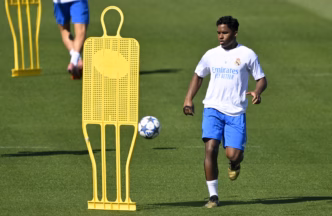 Endrick em treinamento do Real Madrid, com foco em sua situação no clube.