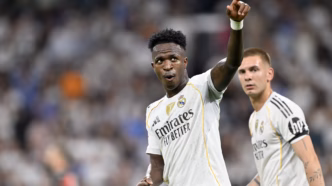 Vini Jr. comemora gol pelo Real Madrid contra o Villarreal na LaLiga.