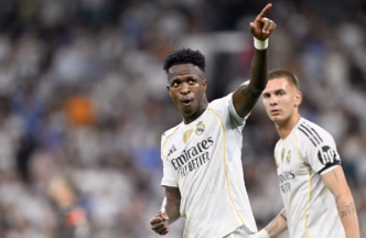 Vini Jr. comemora gol pelo Real Madrid contra o Villarreal na LaLiga.