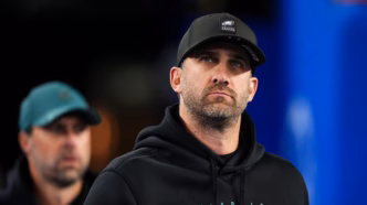 Jogadores do Philadelphia Eagles em ação durante uma partida da NFL.