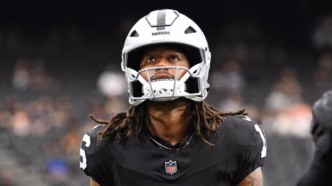 Jakobi Meyers comemorando uma recepção pelo Las Vegas Raiders.