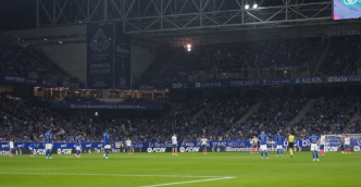 Jogadores de Real Oviedo e Espanyol protestam contra a realização de jogo entre Villarreal e Barcelona em Miami.