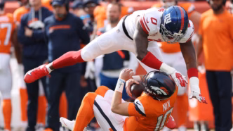 Brian Burns, linebacker do New York Giants, durante a partida contra o Denver Broncos.