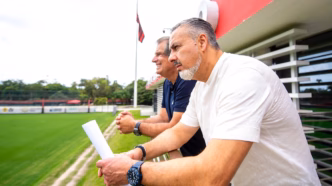 Diretoria do Flamengo não viu zaga como prioridade na última janela, mas debate sobre reforços reacende após derrota para o Bahia.
