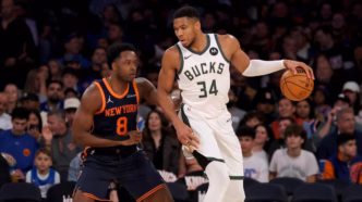 Giannis Antetokounmpo, astro do Milwaukee Bucks, em ação na NBA.