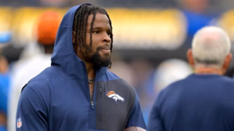Dre Greenlaw, linebacker do Denver Broncos, durante uma partida.