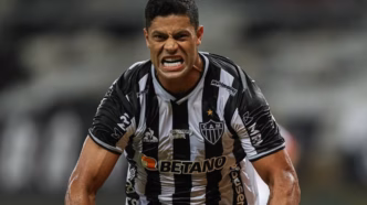 Hulk celebra um dos dois gols na virada do Atlético-MG sobre o Corinthians na Neo Química Arena, em 2021.