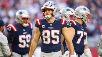 Hunter Henry, tight end dos New England Patriots, em ação.