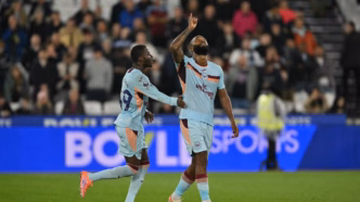 Igor Thiago comemora gol pelo Brentford contra o West Ham na Premier League