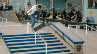 Skatistas em ação na etapa do Brasileiro de Street em Florianópolis