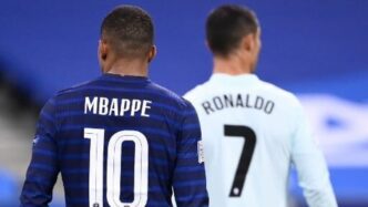 Kylian Mbappé comemorando um gol pelo Real Madrid.
