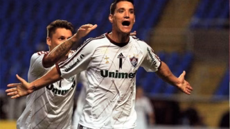 Thiago Neves comemora gol pelo Fluminense contra o Vasco em 2012.