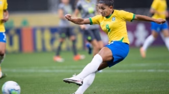 Debinha atuando pela Seleção Brasileira.