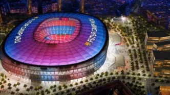Projeto de reforma do Camp Nou, estádio do Barcelona, com foco na estrutura e capacidade.