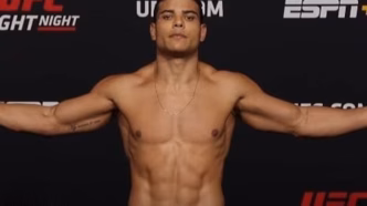 Paulo Borrachinha em ação no UFC, em preparação para o mundial.
