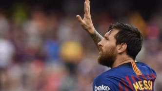 Lionel Messi em ação durante partida do Barcelona contra o Huesca.