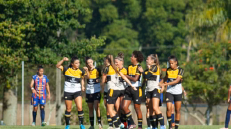 Jogadoras do Criciúma em ação durante o Campeonato Catarinense Feminino.