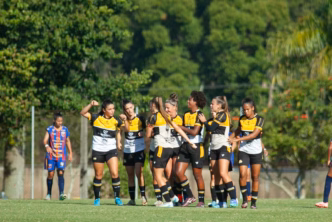 Jogadoras do Criciúma em ação durante o Campeonato Catarinense Feminino.