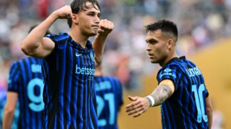 Francesco Esposito comemora gol pela Inter de Milão.