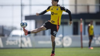 O jogador Isaac em treinamento na Cidade do Galo, CT do Atlético-MG.