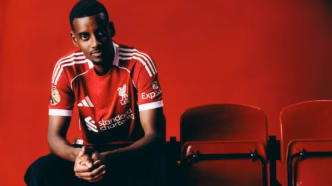 Alexander Isak, atacante sueco, em imagem de divulgação do Liverpool FC.
