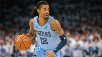 Ja Morant em ação pelo Memphis Grizzlies com a bola.