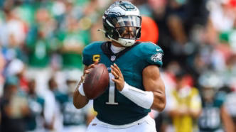 Jalen Hurts, quarterback do Philadelphia Eagles, em ação.