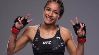 Jaqueline Amorim em ação no UFC 321 antes de sua derrota.
