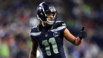 Nate Jones, árbitro que interveio na confusão entre jogadores do Seahawks e Texans.