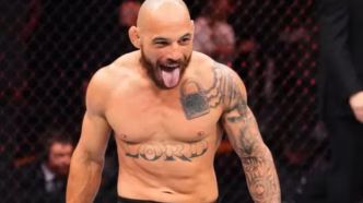 Jean Silva em ao durante luta no UFC.
