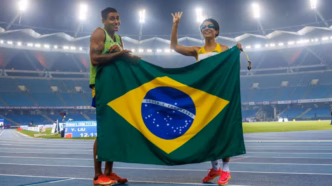 Jerusa Geber comemora vitória nos 100m T11 no Mundial de Nova Déli