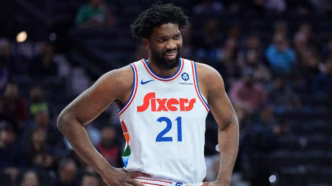 Joel Embiid em ação pelo Philadelphia 76ers