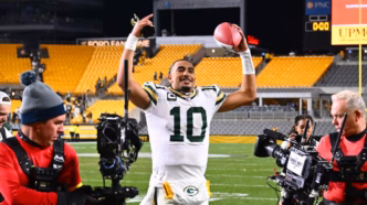 Jordan Love em ação pelos Green Bay Packers na Semana 8 da NFL.