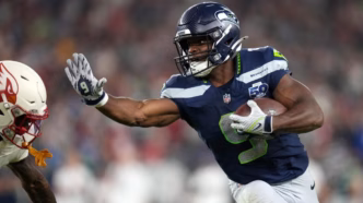 Jaxon Smith-Njigba dos Seattle Seahawks em ação.
