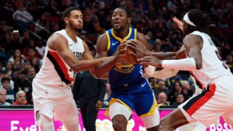 Jonathan Kuminga, jogador do Golden State Warriors, em ação durante partida.