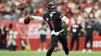 Kyler Murray, quarterback do Arizona Cardinals, fora do jogo contra os Packers.