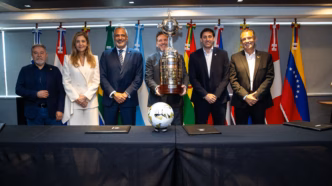 Leila Pereira, presidente do Palmeiras, e Bap, presidente do Flamengo, em reunião na sede da Conmebol.