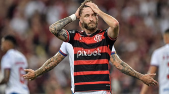 Léo Pereira em ação pelo Flamengo em partida contra o Bahia pela Copa do Brasil 2024.