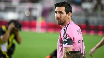 Lionel Messi lamenta gol perdido contra o Chicago Fire na MLS.
