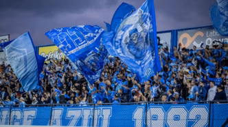 Torcida do Londrina vibrando no Estádio VGD em jogo da Série C.