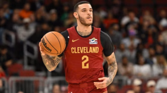 Lonzo Ball em ação pelo Cleveland Cavaliers, com potencial para figurar entre os melhores da NBA.