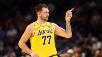 Luka Doncic em ação pelos Los Angeles Lakers.