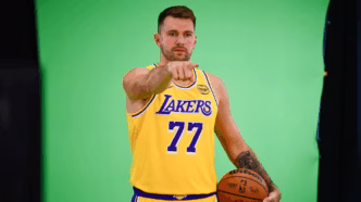 Luka Dončić em momento decisivo pela NBA.