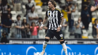Lyanco, zagueiro do Atlético-MG, lamenta lesão no tendão de Aquiles.