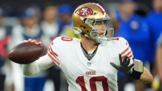 Mac Jones em ação pelos San Francisco 49ers.