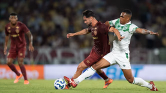 Martinelli em ação pelo Fluminense contra o Juventude no Maracanã pelo Brasileirão.