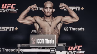 Matheus Camilo, lutador brasileiro, em pesagem para o UFC 321.