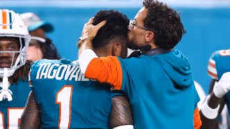 Mike McDaniel, técnico do Miami Dolphins, confirma Tua Tagovailoa como titular.