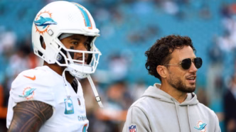 Mike McDaniel e Tua Tagovailoa, figuras centrais na discussão sobre liderança nos Miami Dolphins.